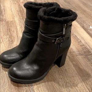 Black Guess Boots 😍